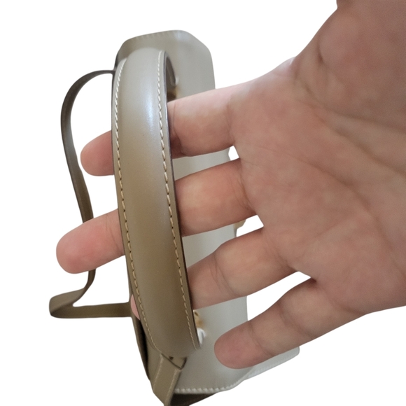 Salvatore Ferragamo Classic Top-Handle Women's Handbag Light Gray Gold Hardware - Picture 6 of 16